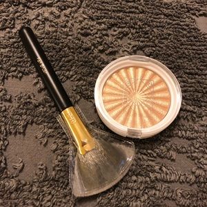 Ofra highlighter & brush